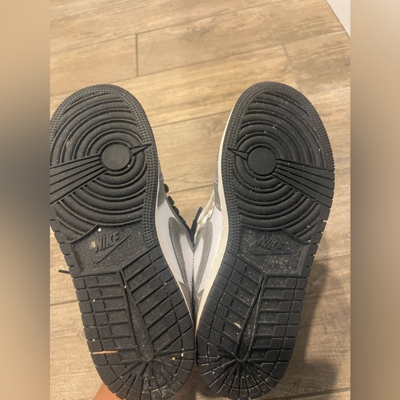 Kids size 4Y Air Jordan 1 - Picture 6 of 6